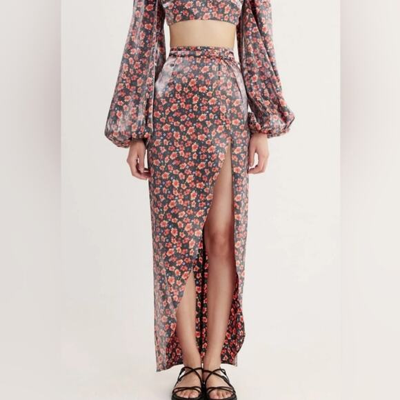 Rumer The Label Dresses & Skirts - Rumer The Label Soraya Shimmer Floral High Slit Maxi Skirt Red Black M NWT